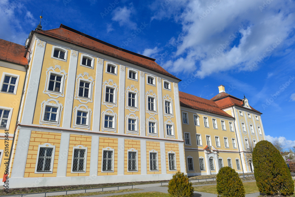 Kloster Roggenburg , Chorherrenstift des Prämonstratenserordens in Roggenburg im Landkreis Neu-Ulm, Bayern