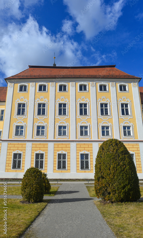 Kloster Roggenburg , Chorherrenstift des Prämonstratenserordens in Roggenburg im Landkreis Neu-Ulm, Bayern