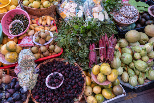 Fototapeta Naklejka Na Ścianę i Meble -  Fresh fruit and vegetables at a Mexican local market, colorful display