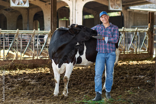 Farmer worker man at cow farm, livestock ranches © JENOCHE