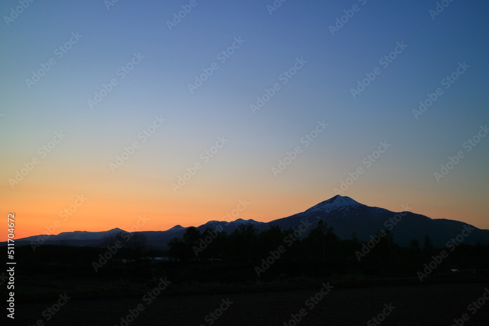 北海道　夕暮れ時のニセコ山系
