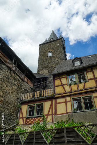 Historisches Haus und Stadtmauer mit Turm im Malerwinkel in Bacharach