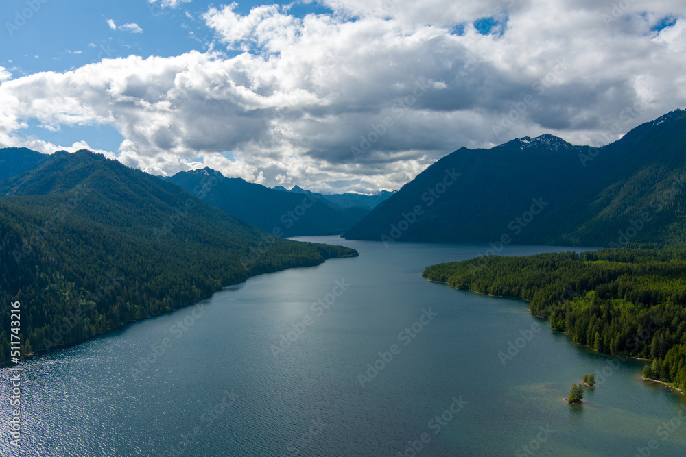 Lake and mountains in Washington State 