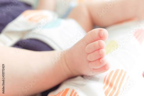 Bebe, pies y manitos