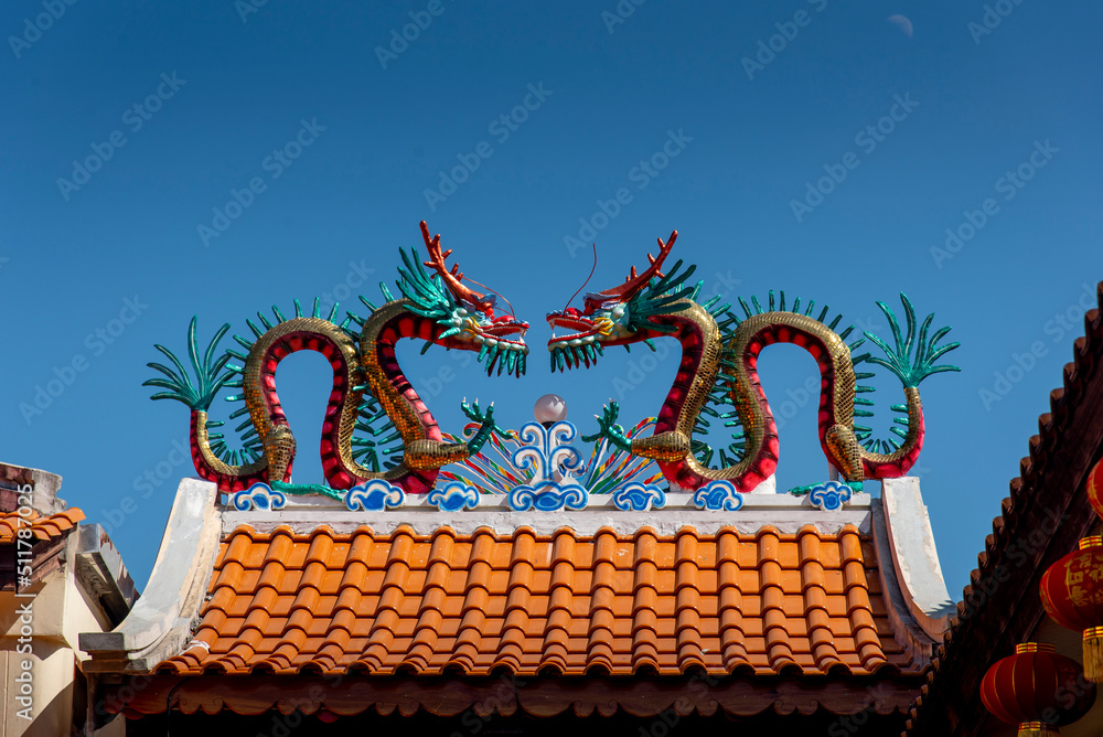Dragon statue decorate on the roof of Chinese Temple, Chinese Shrine ...