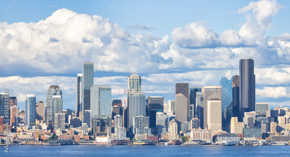 Obraz premium Downtown Seattle, Washington, United States of America. View of the Modern City on the Pacific Ocean Coast. Cloudy Blue Sky.
