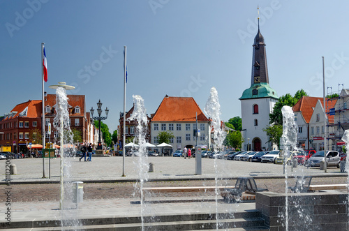 Marktplatz in Glückstadt  am sonnigen Tag
