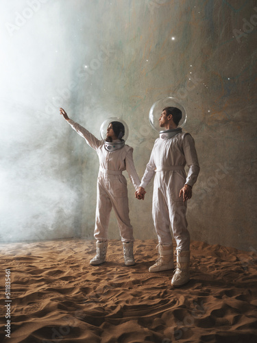 Billede på lærred Astronauts in an empty colony on a deserted planet, a man and a woman in white f