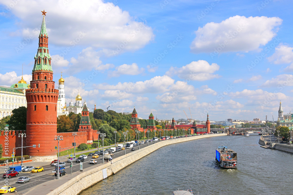 モスクワの街並み　クレムリンとモスクワ川