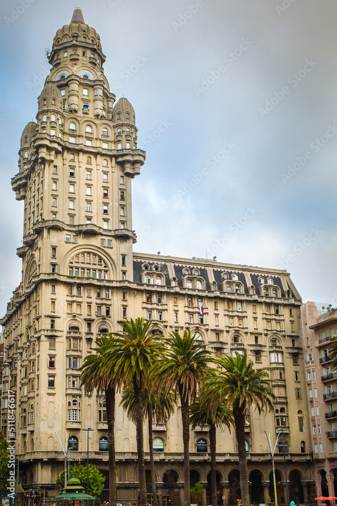 Obraz premium Palacio Salvo in Montevideo Uruguay 