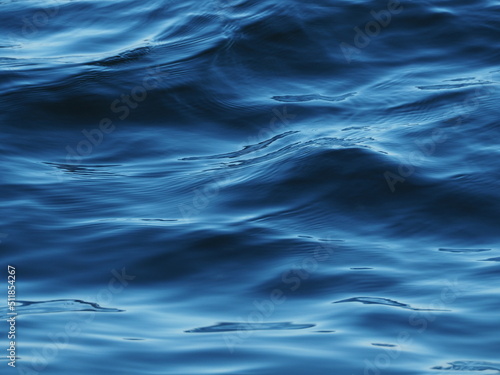 Morska woda z małymi falami © EwaAF