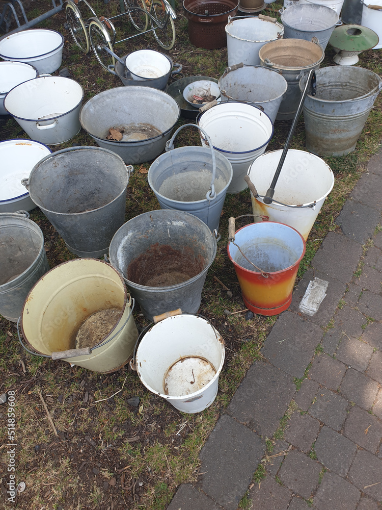 Waschbottiche auf dem Promenadenflohmarkt in Münster Waschbottiche auf dem Promenadenflohmarkt in Münster
