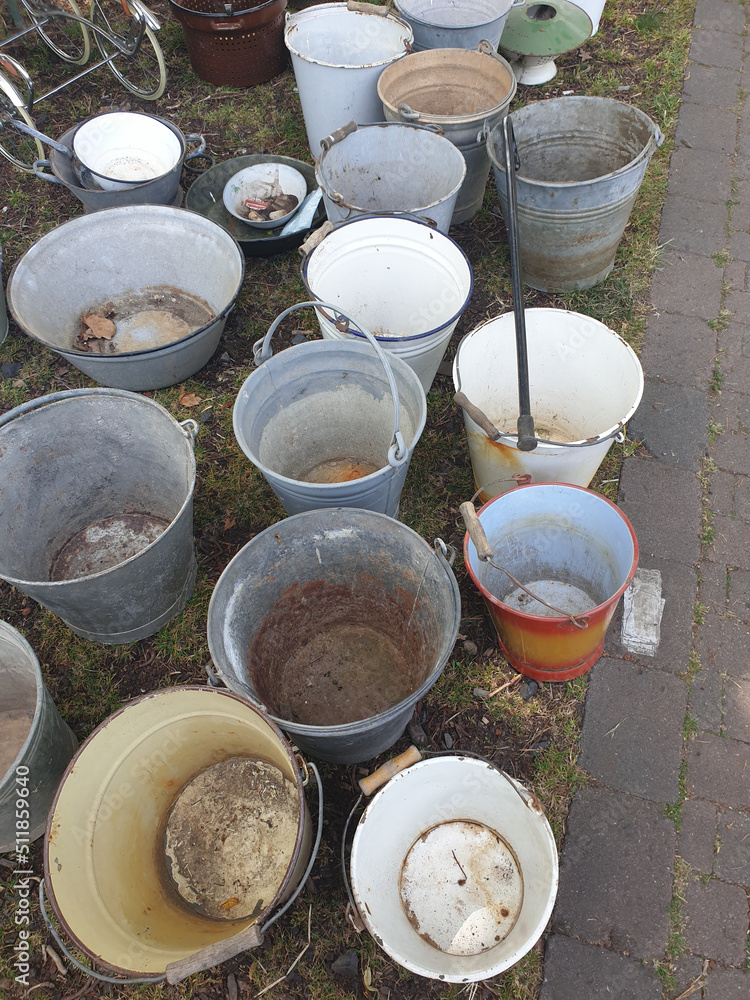 Waschbottiche auf dem Promenadenflohmarkt in Münster Waschbottiche auf dem Promenadenflohmarkt in Münster