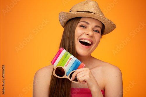 Fotografia Laughing woman in Mexican hat wearing holding passport for new summer journey