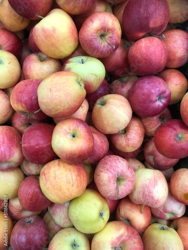 red apples background