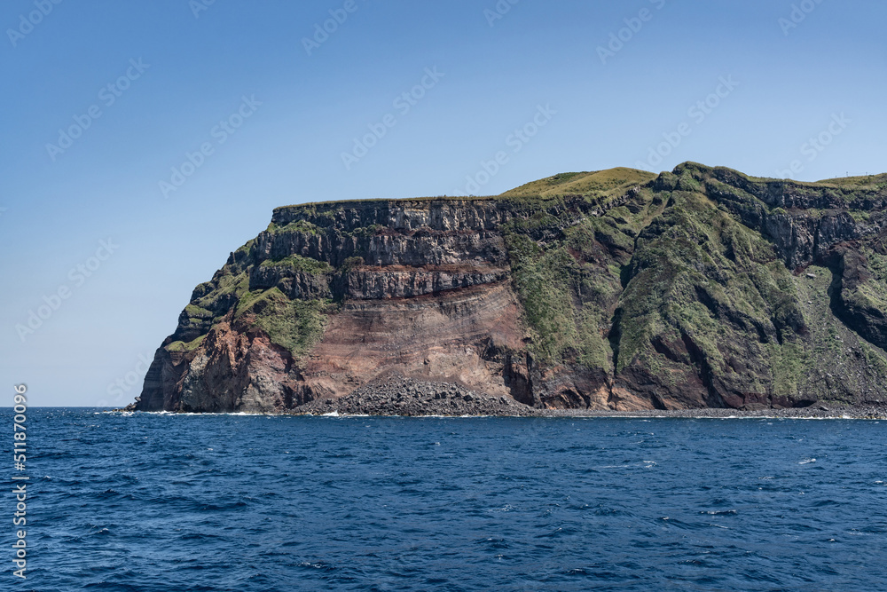 船から見た青ヶ島ジョウマン