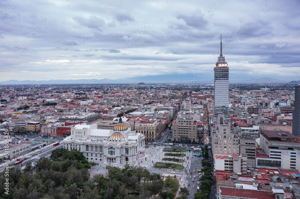 Obraz premium Aerial image of Palacio de Bellas Artes and Latino tower