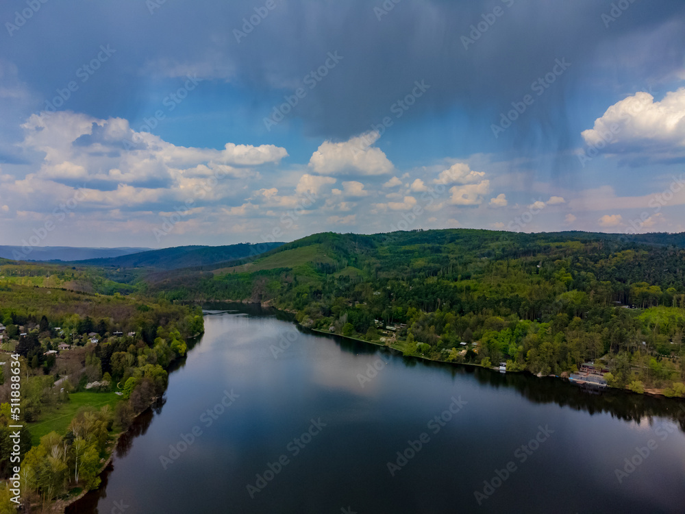 Brünner Talsperre und Fluss Svratka von oben, Tschechische Republik