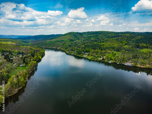 Br  nner Talsperre und Fluss Svratka von oben  Tschechische Republik