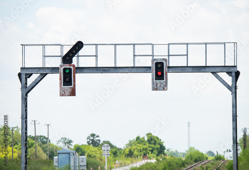 Railway signaling system color lights