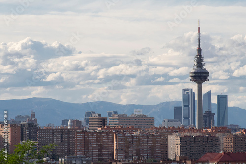 Fotografía de Madrid con Torreespaña y Cuatro Torres Business Area de fondo