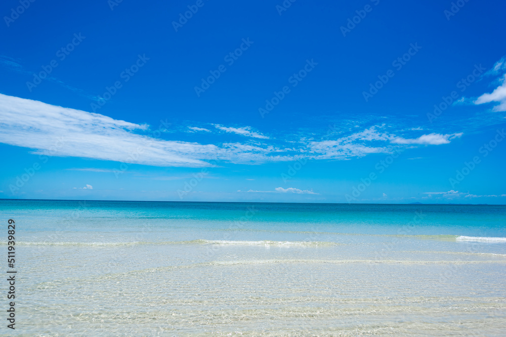 Fototapeta premium beautiful beach and clean water on the island in Thailand