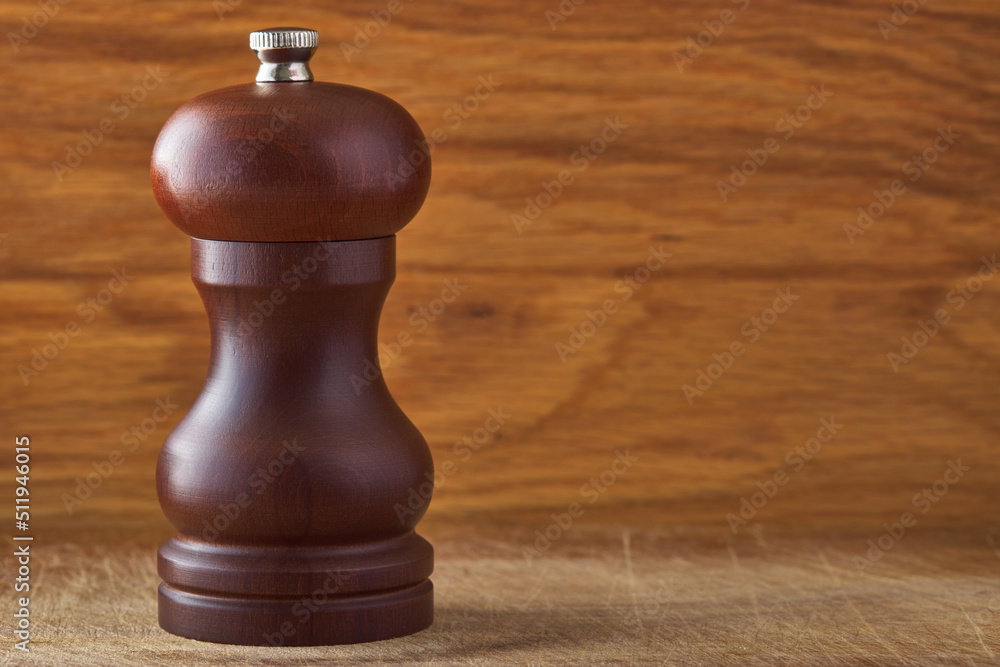 Wooden brown grinding salt shaker and pepper shaker Wooden brown grinding salt shaker and pepper shaker