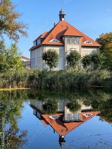 Wasser Spiegelung Blaue Stunde