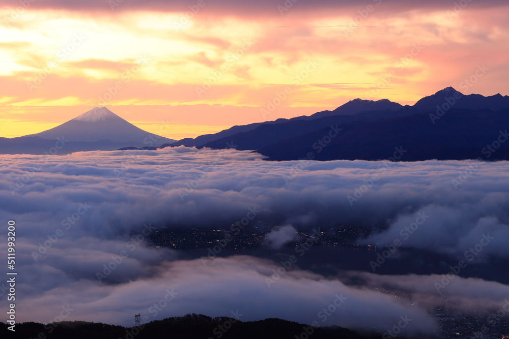 【長野県】高ボッチ高原からの朝焼けと富士山