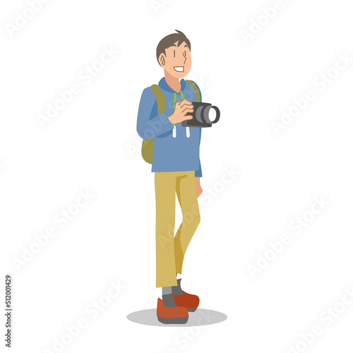 カメラを持ち散策を楽しむ男性