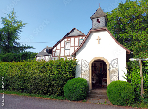 Kapelle im Ort Steffenshof im Hunsrück, Rheinland-Pfalz, auf dem Premium-Wanderweg Traumschleife Baybachklamm.  photo