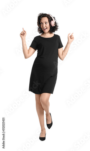 Young pregnant woman in hea...