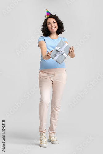 Young pregnant woman in par...