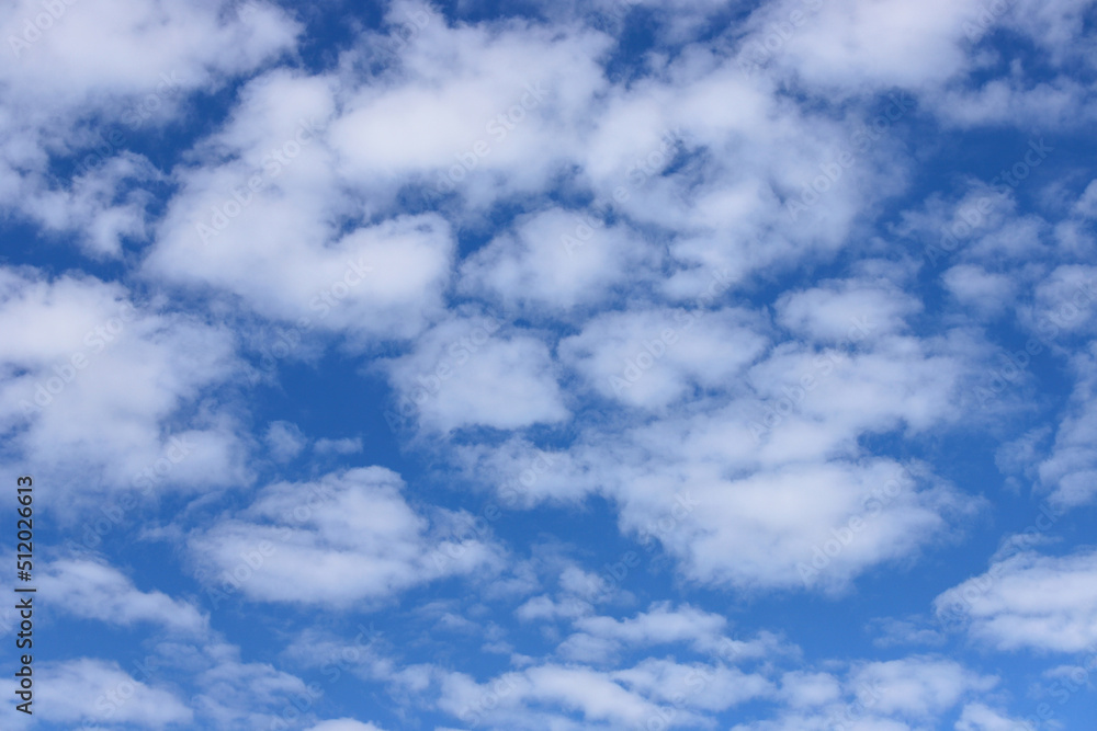 Obraz premium Blue sky with fluffy clouds. Abstract background