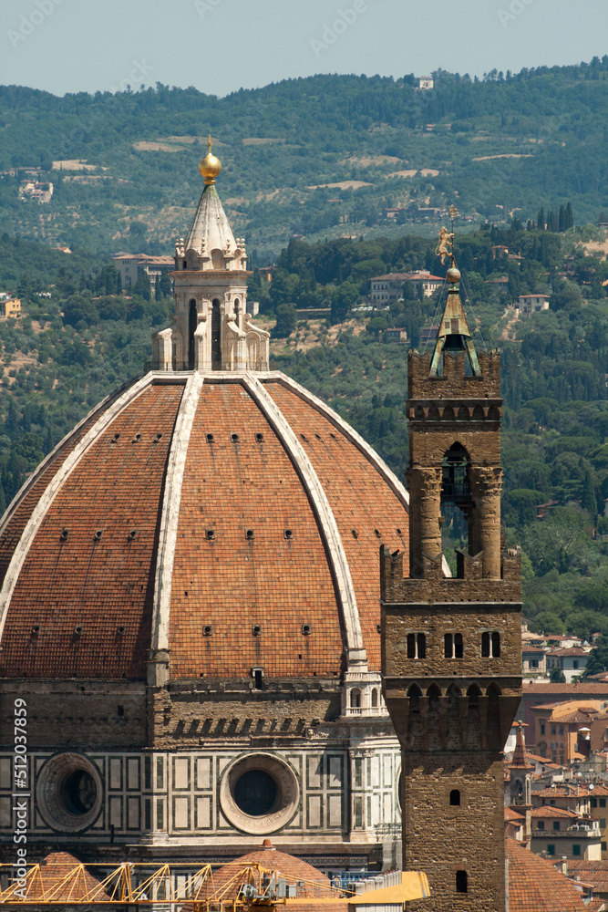 Italia. Toscana, Firenze, la città vista dal Forte di Belvedere, il duomo e la torre di Palazzo Vecchio.