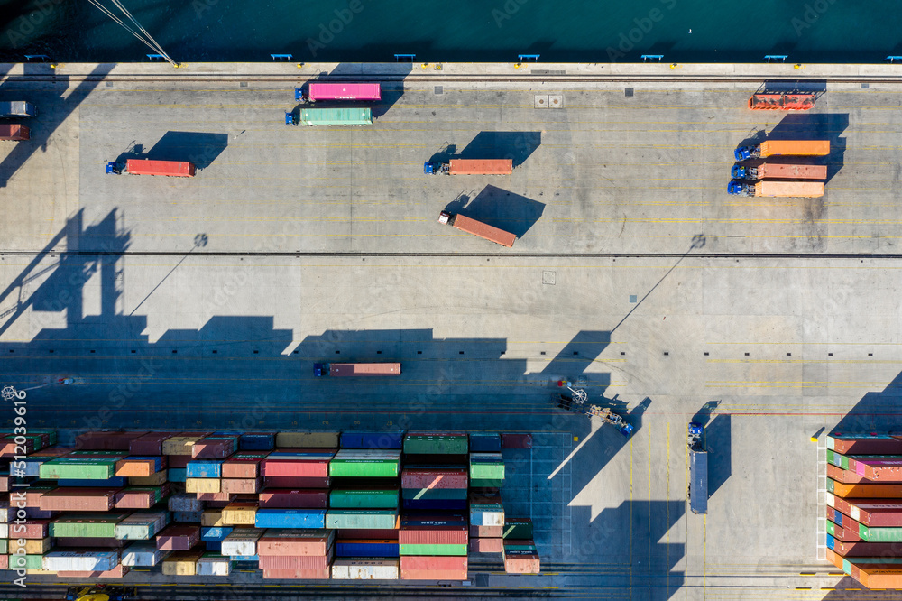 Obraz premium operation of cranes in the container terminal of the seaport