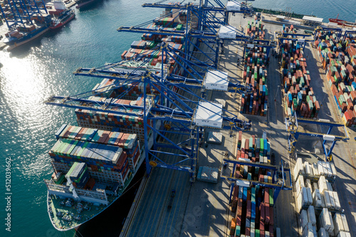 operation of cranes in the container terminal of the seaport