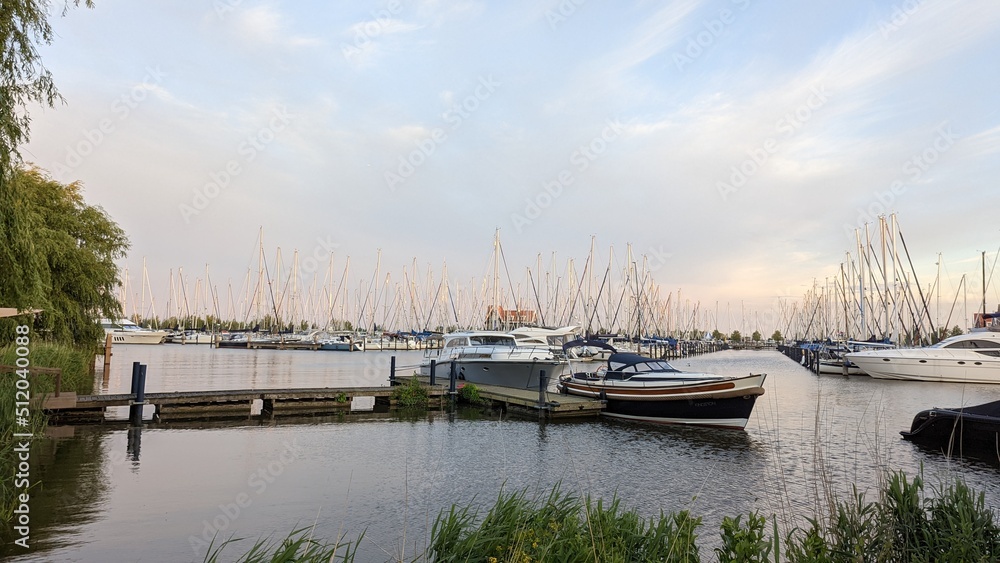Fototapeta premium Sommerabend am Hafen