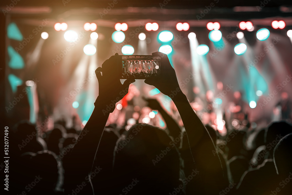 Video recording of the concert using a smartphone Video recording of the concert using a smartphone