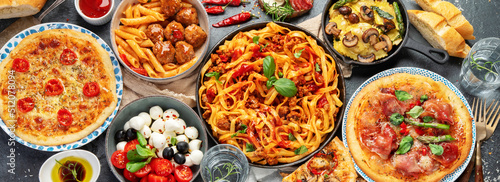 Fotografia Italian food assortment on dark background.