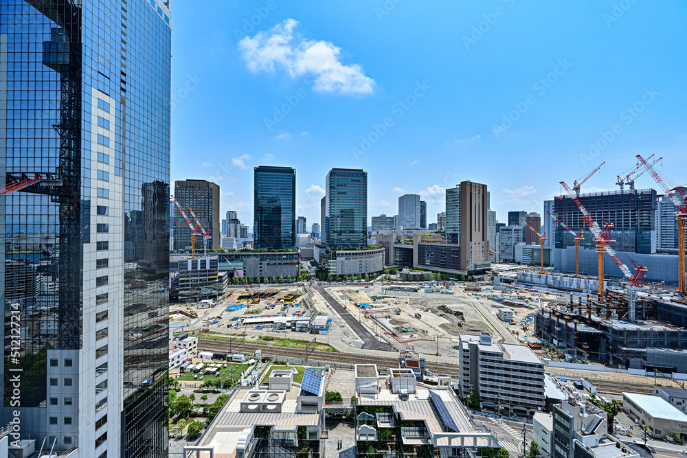Obraz premium ウエスティン大阪から見る青空背景の梅田風景 【大阪都市風景】
