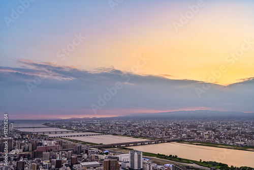 梅田スカイビルの空中庭園から見る大阪の夕焼け 【大阪都市風景】