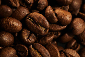 Papier peint photo Restaurant Grains de café torréfiés macro  © amixstudio