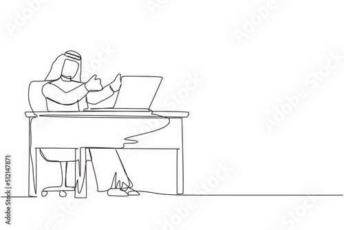 Single one line drawing Arab businessman giving good sign in front of computer. Male manager operating PC while doing thumbs-up sign. Happy employee concept. Continuous line draw design graphic vector