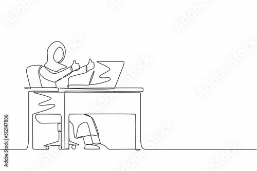 Single continuous line drawing Arabic businesswoman giving good sign in front of computer. Female in blazer operating PC while doing thumbs-up sign. Happy employee concept. One line draw design vector