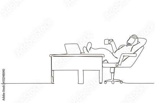 Single continuous line drawing Arab businessman work relaxed at desk and drink cup of coffee. Flat design of employee character working with laptop computer. One line draw graphic vector illustration