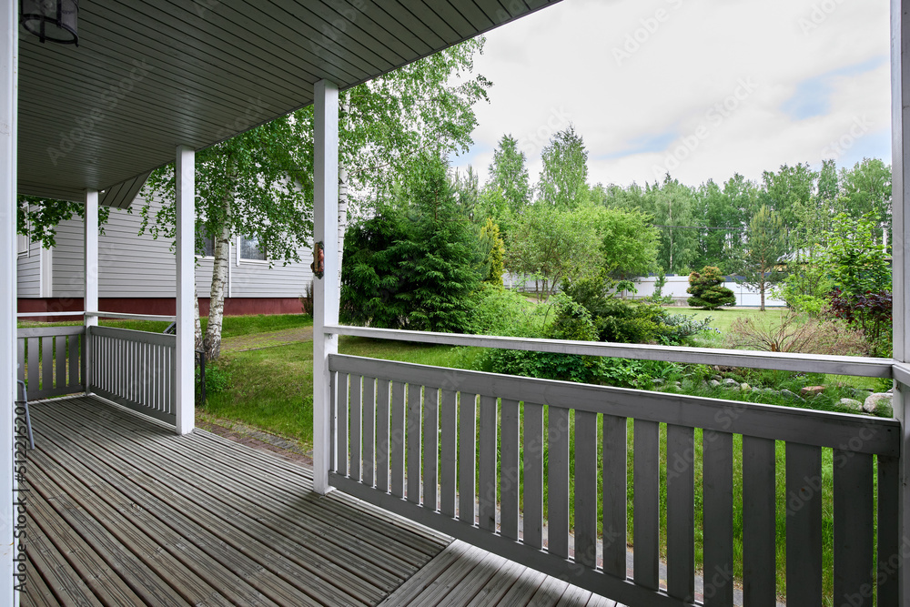 Shooting a country house and the surrounding area