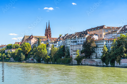 Blick vom Rhein auf das Münster, Basel, Schweiz  © Sina Ettmer