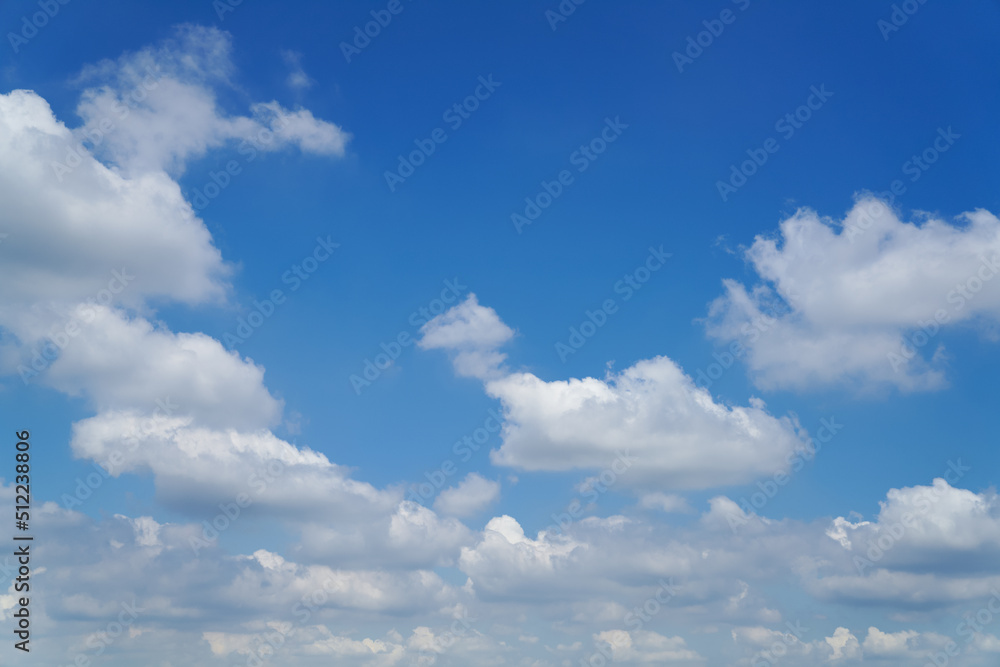 Fototapeta premium White clouds are floating in the blue sky