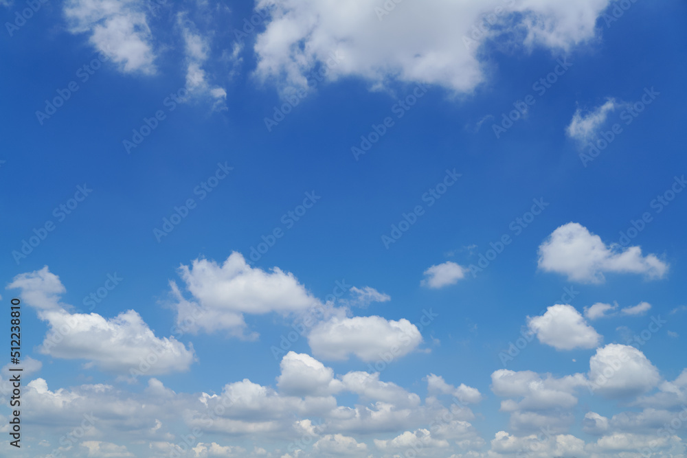 Fototapeta premium White clouds are floating in the blue sky
